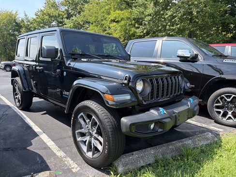 Used 2024 Jeep Wrangler Unlimited w/ Convenience Group AWD/4WD image 1