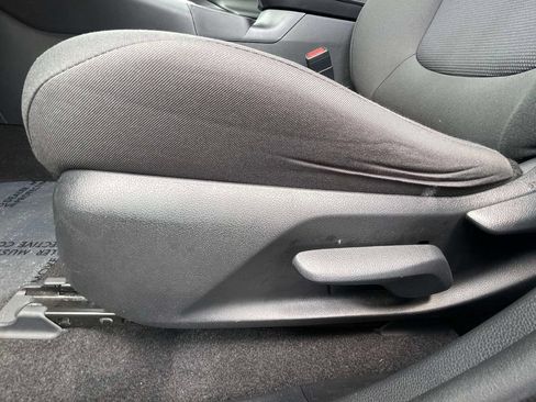 Used 2020 Toyota RAV4 LE FWD image 16