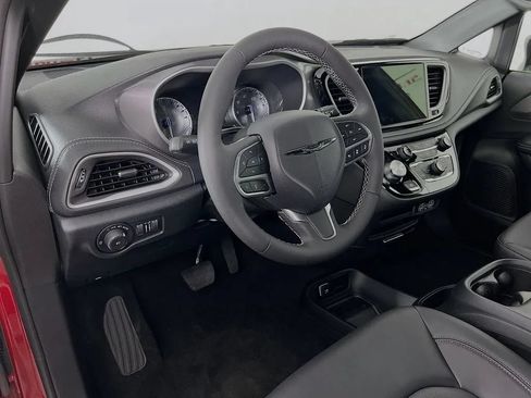 New 2025 Chrysler Pacifica Select FWD image 10
