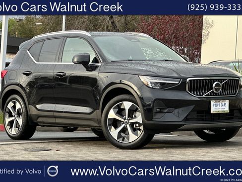 Certified 2025 Volvo XC40 B5 Plus image 1