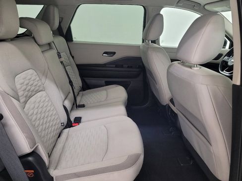 Used 2022 Nissan Pathfinder SV image 19