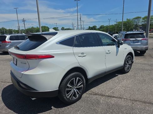 Used 2021 Toyota Venza LE AWD/4WD image 4