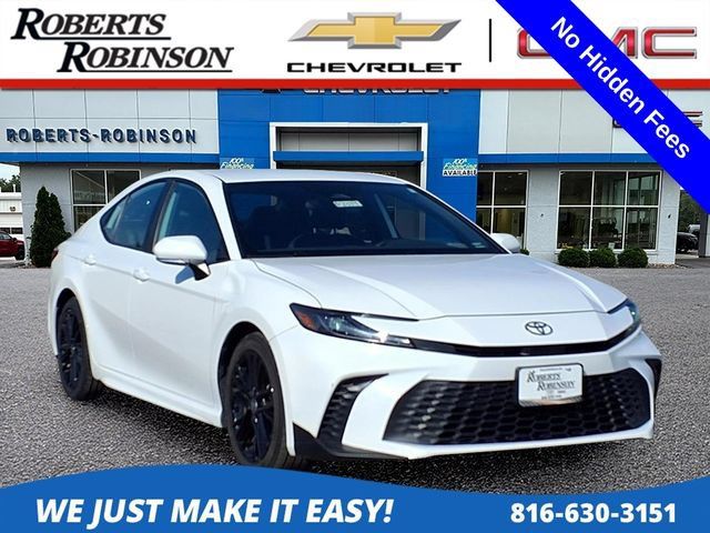 Used 2025 Toyota Camry SE FWD image 1