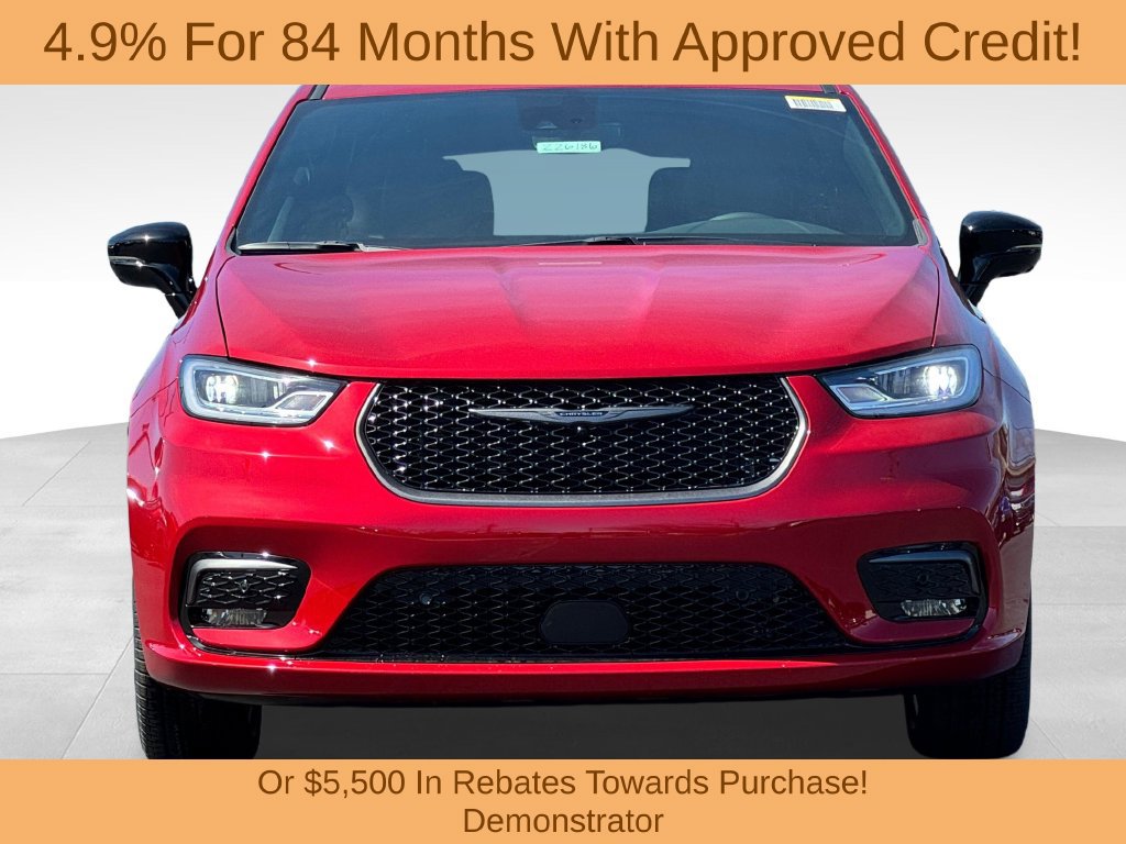 New 2026 Chrysler Pacifica Select FWD image 2