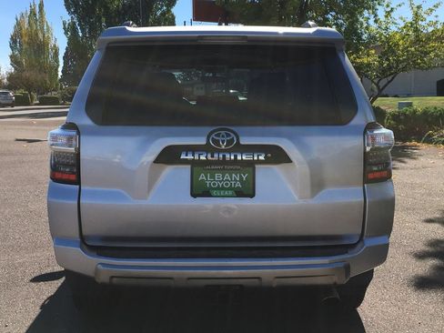 Used 2018 Toyota 4Runner TRD Off-Road w/ TRD Performance Package AWD/4WD image 6