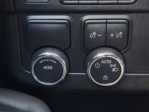 Used 2025 Chevrolet Suburban LS image 23