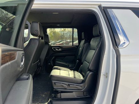 Used 2022 Chevrolet Suburban Premier w/ Premium Package image 20