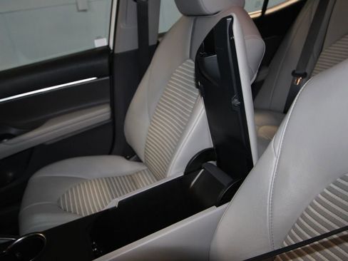 Used 2024 Toyota Camry SE FWD image 18