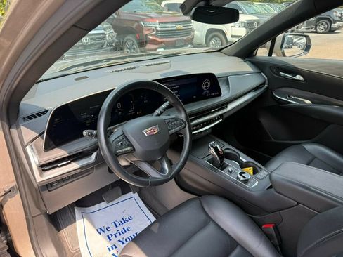Used 2025 Cadillac XT4 Premium Luxury FWD image 3