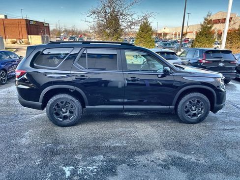 New 2025 Honda Pilot TrailSport image 11