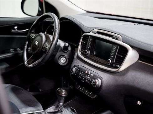 Used 2018 Kia Sorento FWD image 22