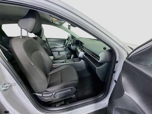 Used 2025 Hyundai Kona SEL FWD image 30