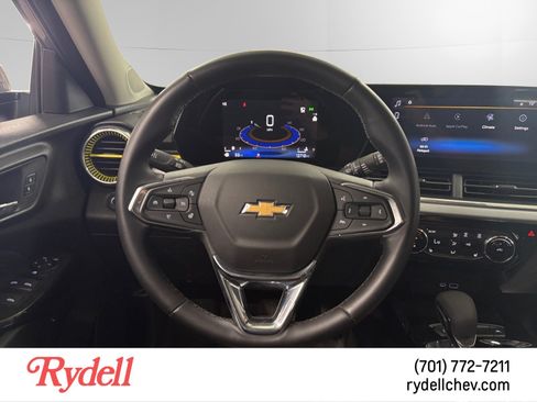Used 2025 Chevrolet Trax LT w/ Driver Confidence Package FWD image 13