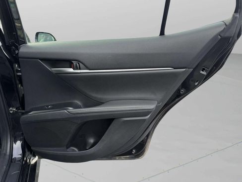 Used 2020 Toyota Camry XLE w/ Carpet Mat Package image 18