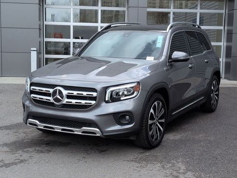 Used 2023 Mercedes-Benz GLB 250 4MATIC w/ Premium Package image 8