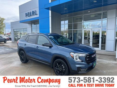 Certified 2024 GMC Terrain SLE w/ Driver Convenience Package AWD/4WD image 1