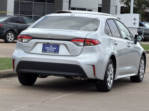 Used 2026 Toyota Corolla LE FWD image 5