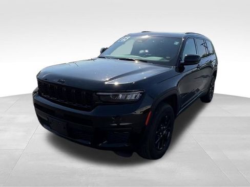 Used 2025 Jeep Grand Cherokee L Altitude AWD/4WD image 2