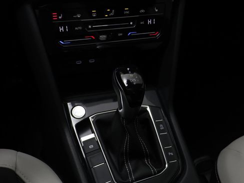 New 2026 Volkswagen Taos SE image 10