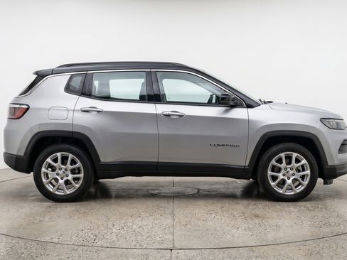 Used 2025 Jeep Compass Limited image 11