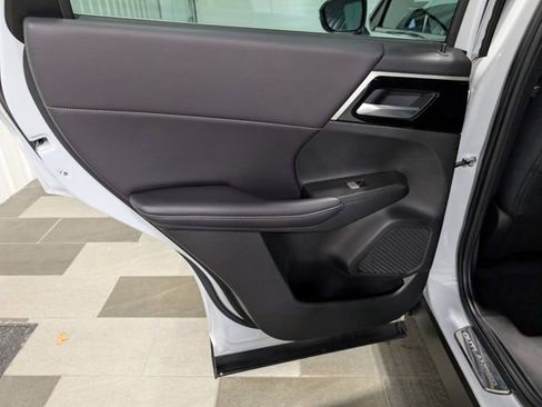 Used 2023 Mitsubishi Outlander 4WD Plug-In Hybrid image 9