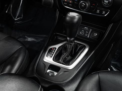 Used 2018 Jeep Cherokee Latitude Plus image 17