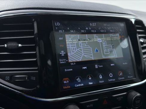 Used 2021 Jeep Grand Cherokee Limited RWD image 30