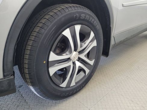 Used 2018 Toyota RAV4 LE w/ Carpet Mat Package AWD/4WD image 31