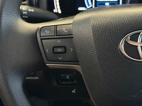 Used 2025 Toyota Camry LE image 19