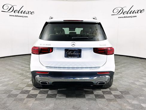 Used 2024 Mercedes-Benz GLB 250 4MATIC w/ Exclusive Package image 5