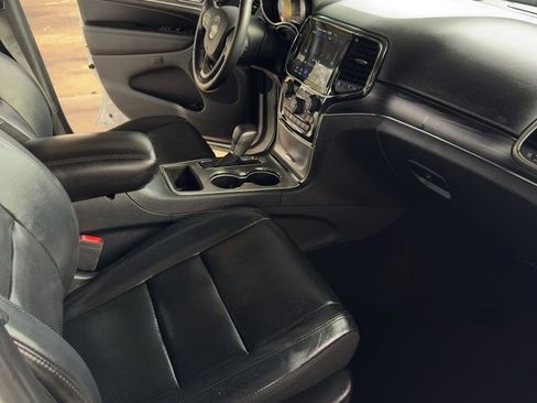 Used 2019 Jeep Grand Cherokee Limited w/ Luxury Group II image 9