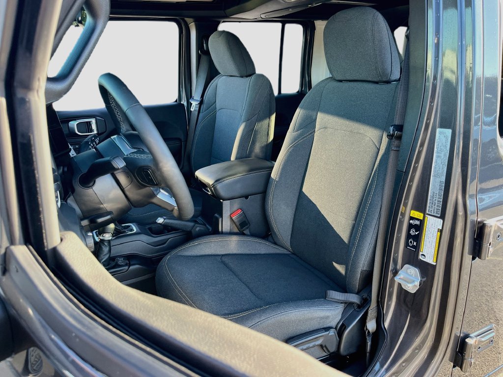 Used 2026 Jeep Wrangler Unlimited Sahara AWD/4WD image 20