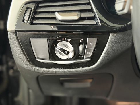 Used 2022 BMW 540i xDrive w/ Premium Package image 22