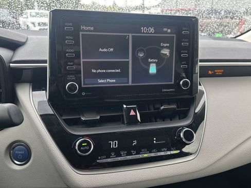 Certified 2021 Toyota Corolla LE FWD image 18