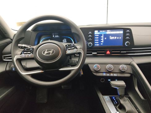 Used 2024 Hyundai Elantra SE FWD image 22
