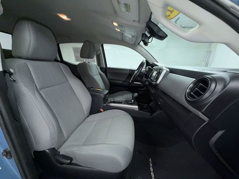 Used 2019 Toyota Tacoma SR5 AWD/4WD image 13