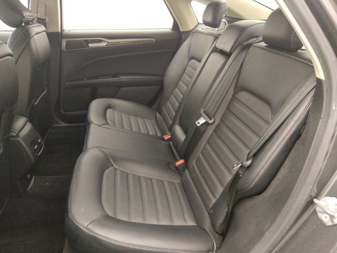 Used 2017 Ford Fusion SE w/ Fusion SE Technology Package image 18