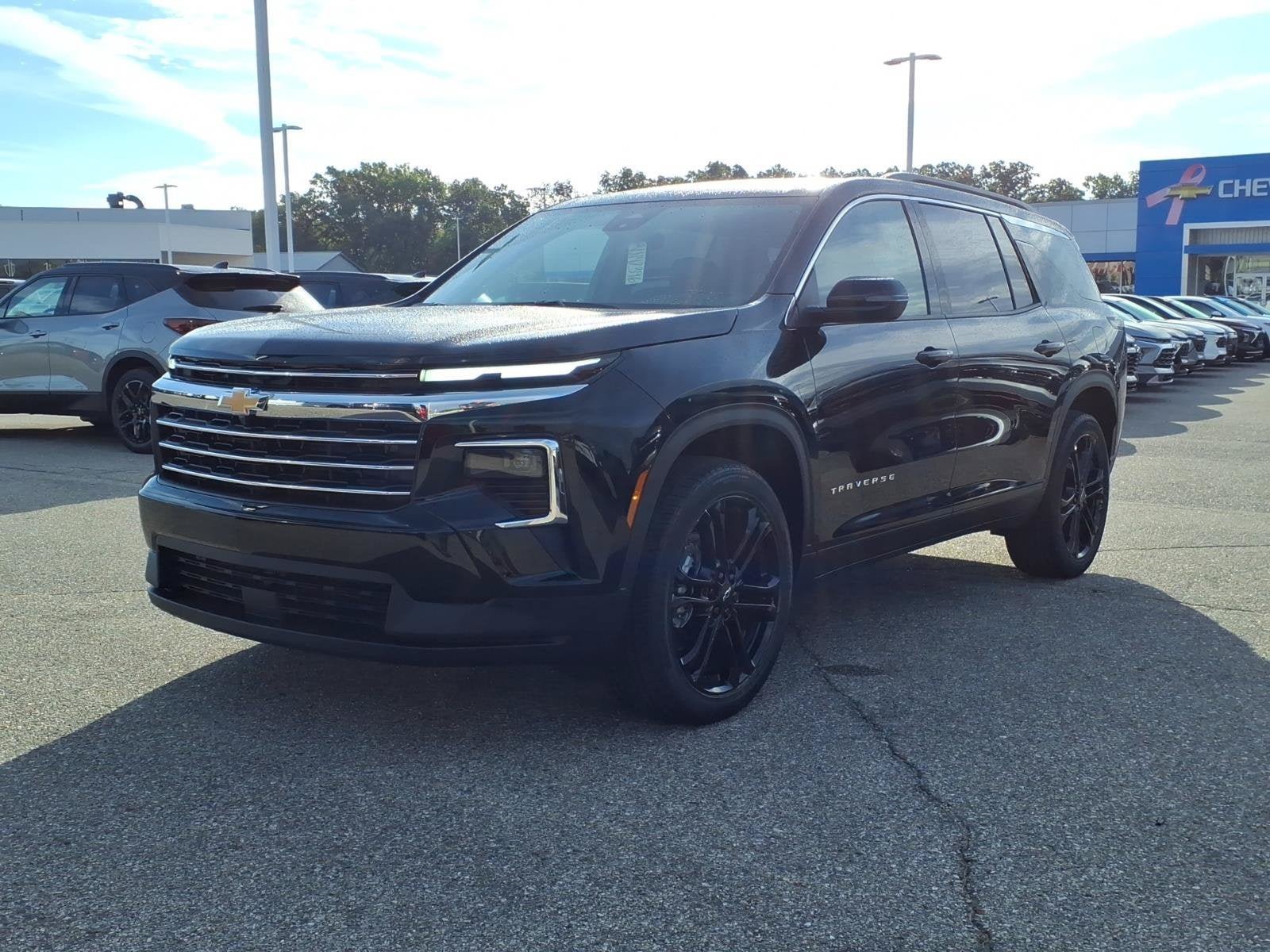 New 2027 Chevrolet Traverse LT AWD/4WD image 3