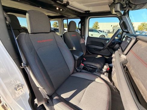Used 2024 Jeep Wrangler Unlimited Rubicon w/ Technology Group image 37