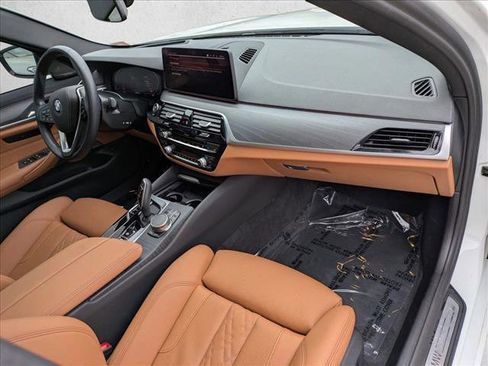 Certified 2023 BMW 530i w/ Premium Package image 21