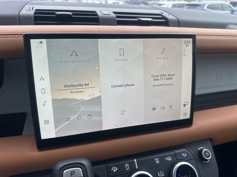 Used 2024 Land Rover Defender 130 S image 31