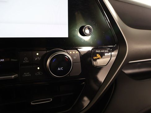 Used 2023 Toyota Highlander XLE image 53