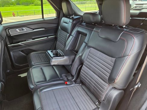 Used 2025 Ford Explorer ST-Line RWD image 22