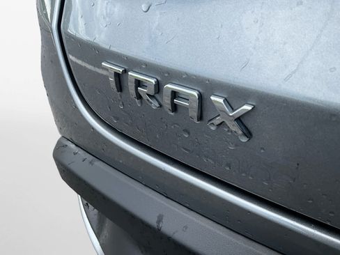 Used 2025 Chevrolet Trax LT w/ LT Convenience Package FWD image 17
