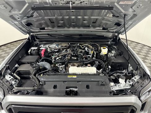 Used 2025 Toyota Tacoma SR5 w/ SR5 Upgrade Package AWD/4WD image 27