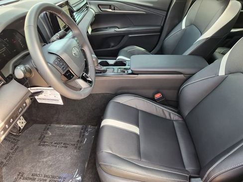 Used 2026 Toyota Camry SE w/ Convenience Package image 9