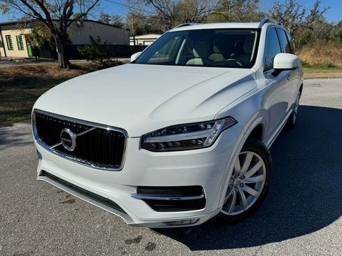 Used 2019 Volvo XC90 T5 Momentum image 3
