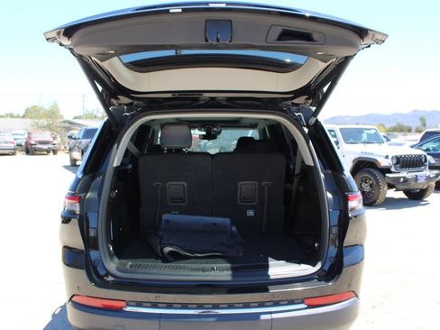 Used 2022 Jeep Grand Cherokee L Limited AWD/4WD image 11
