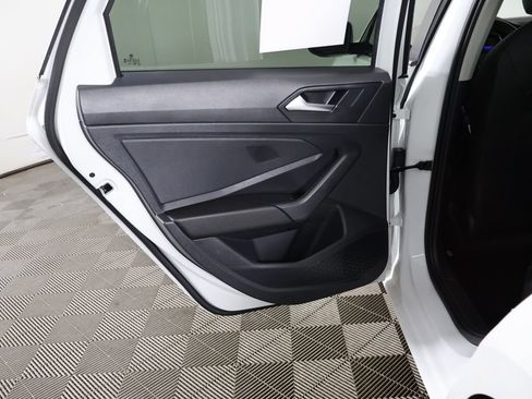 Used 2023 Volkswagen Jetta SE FWD image 22