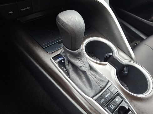 Used 2021 Toyota Camry LE image 15